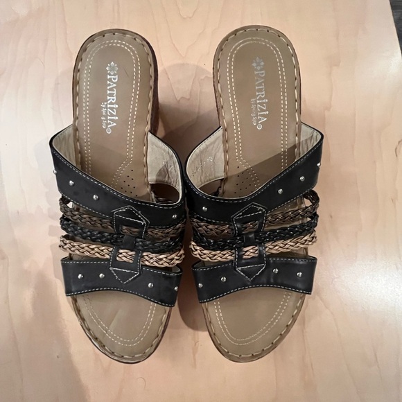 Women's Black and Tan Sandals - Picture 1 of 5